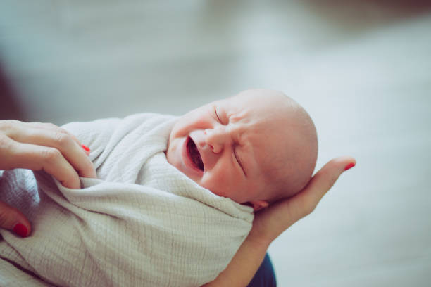 pakar berbeda pendapat tentang kapan bayi terakhir dibedong. sumber: istockphoto.com
